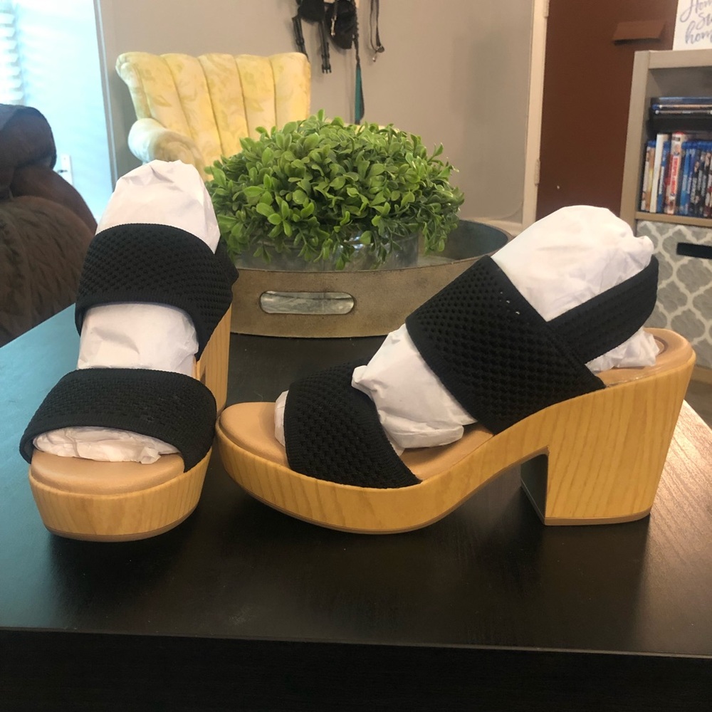 Black Dr Scholl’s Wedge Like Heels Size 7 1/2